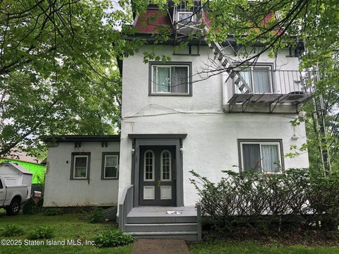 Victorian Triplex on Large Lot