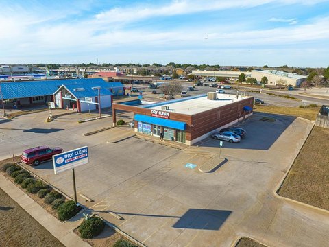 Freestanding Retail Building on Wadley
