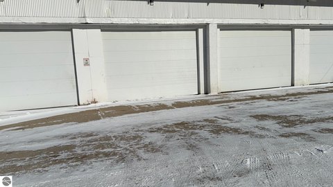 Storage Units with 14-Foot Doors