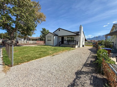 Renovated Duplex with Basement Entry