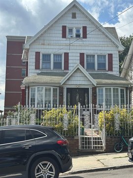 Victorian Triplex With Garage