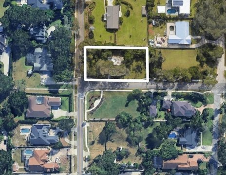 Corner Lot in Windermere, FL