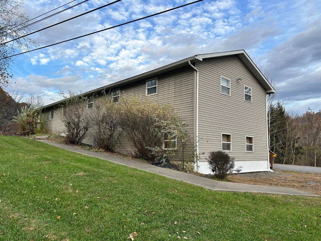 22767 Veterans Memorial Hwy, Kingwood, WV 26537