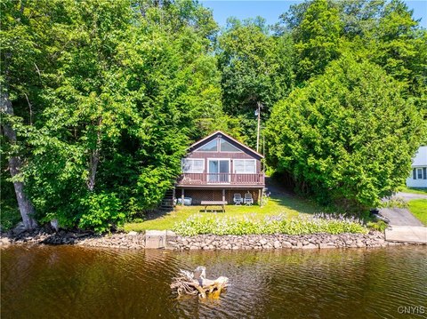 Charming Lakefront Cabin on Keyser Lake