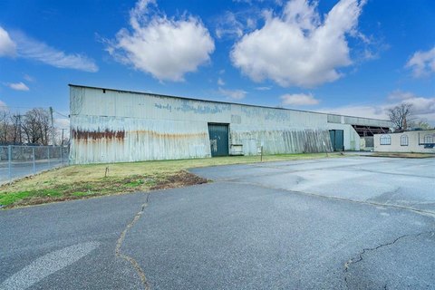 Versatile Industrial Building Near Downtown