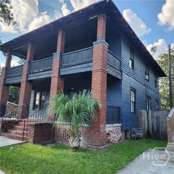 Historic Quadplex With Carriage House