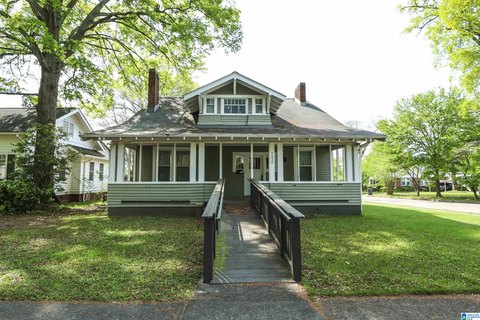 Anniston Commercial Property with Apartment