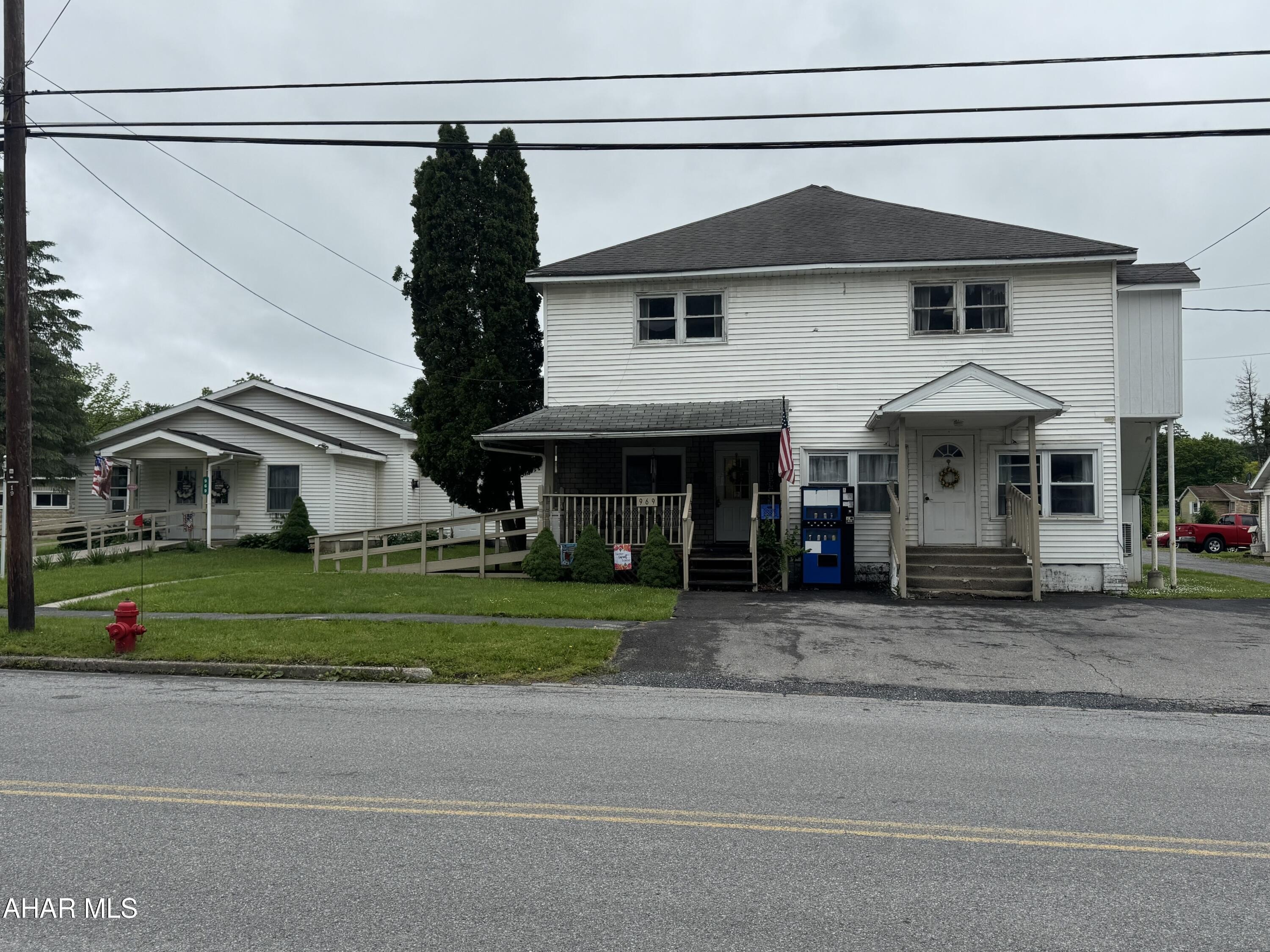 Retail Building with Long-Term Tenant