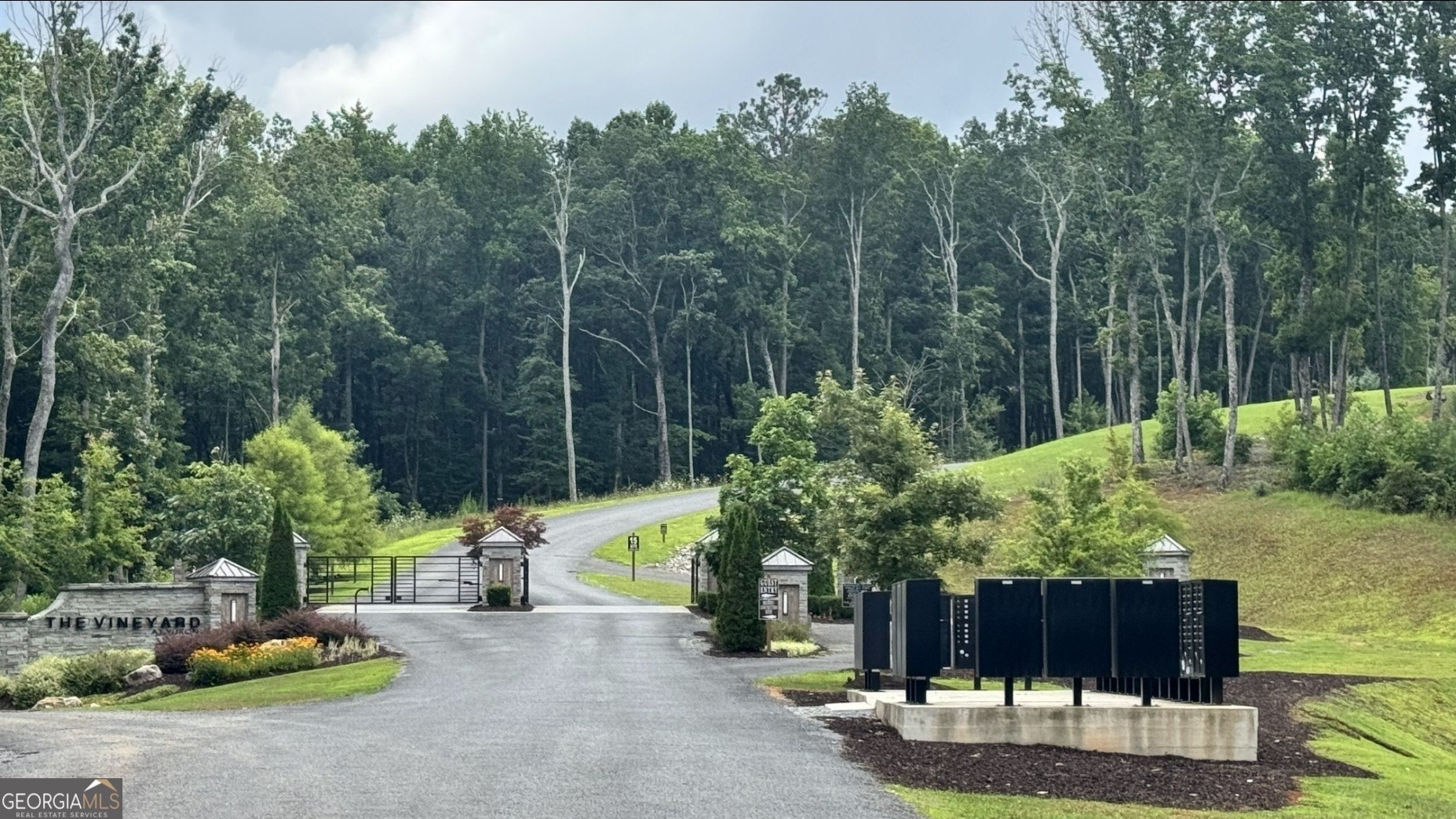 Land with Panoramic Mountain Views