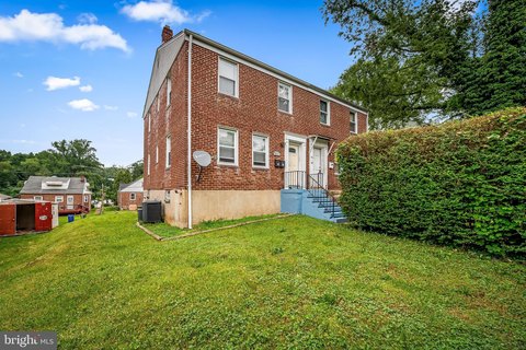 Two-Unit Rowhouse in Glen Neighborhood