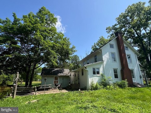 Versatile Property with Income Potential