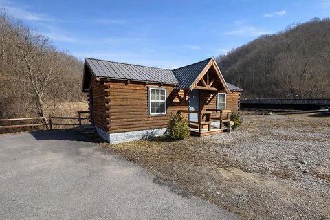 Two Trail Cabins Retreat