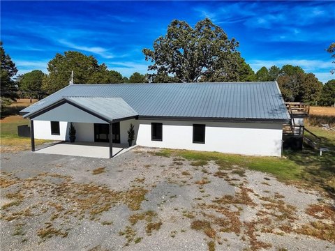 Versatile Venue on Seven Acres