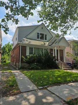 Bayside Duplex Near Transportation