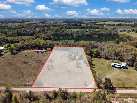 Land in Trenton, Florida