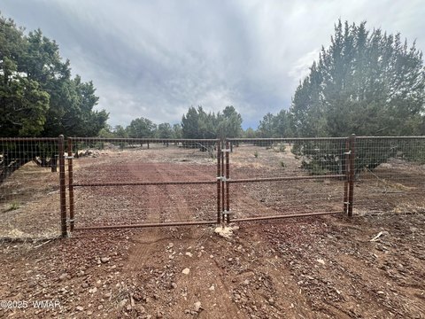 Vernon, AZ Fenced Land Lot