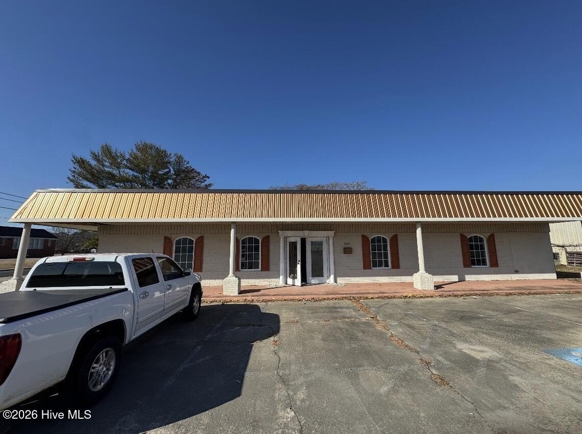 Retail Building with Lease Option