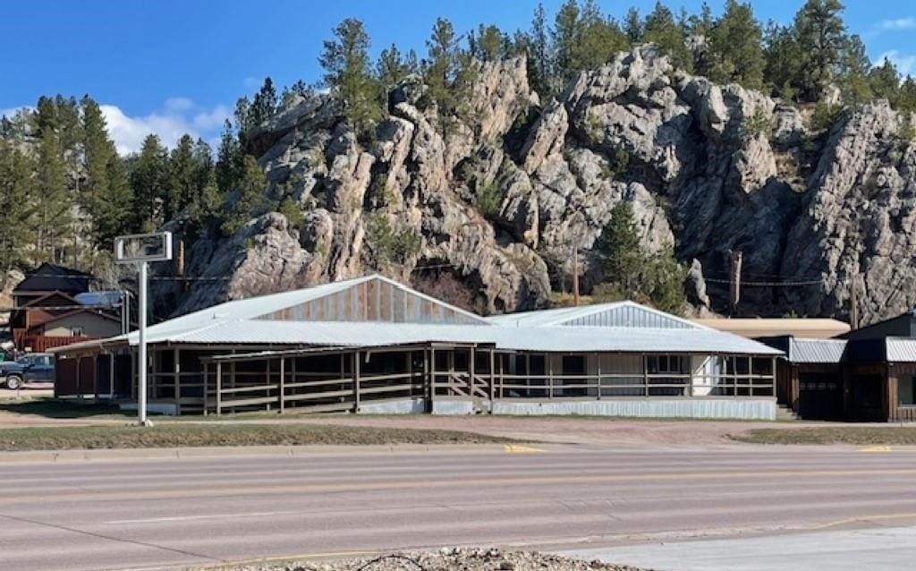 Mixed-Use Property in Custer, SD