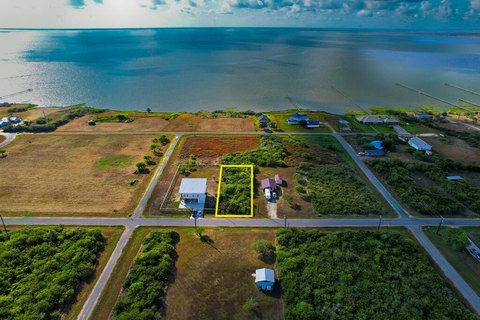 Land, Bayside, TX