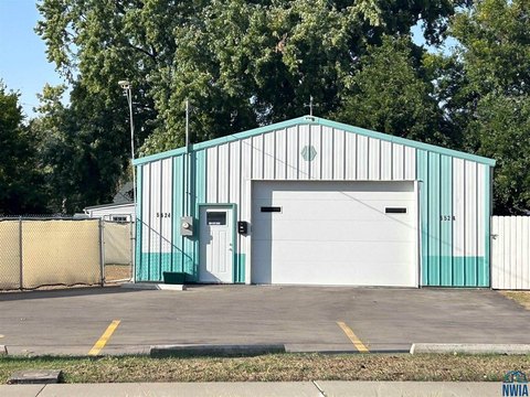 Riverside Warehouse with Fenced Lot