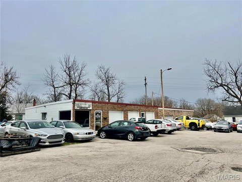 Lebanon Retail/Auto Shop Opportunity