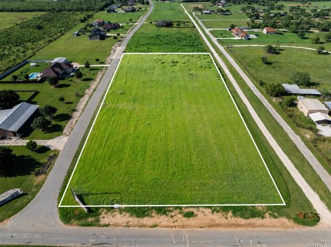 LAND - Lytle, TX