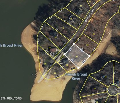 Lakeside Land on Douglas Lake