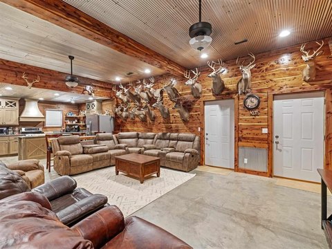 Sprawling Hunter's Paradise Land