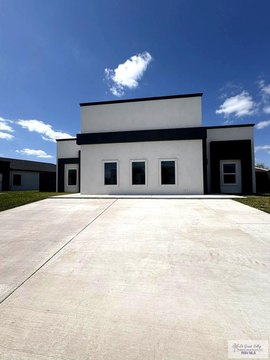 New Duplex in Coakley Estates