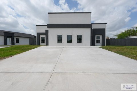 New Duplex in Coakley Estates