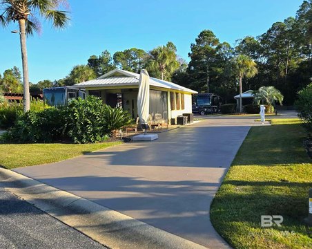 RV Resort Pull-Through Lot