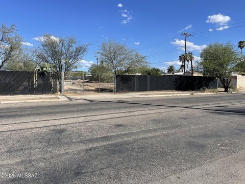Spacious Fenced Lot in Tucson