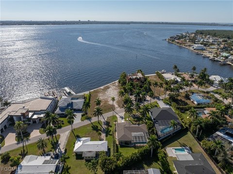 Riverfront Property in Yacht Club