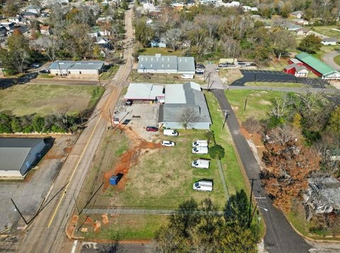 Versatile Commercial Space in Palestine