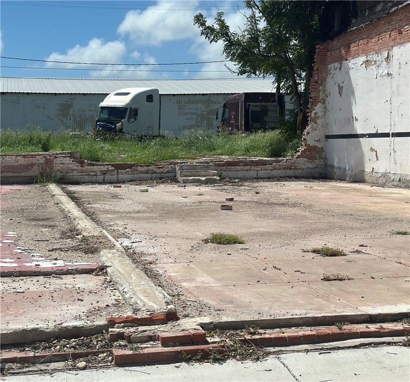 Grn Ave, Taft, TX 78390