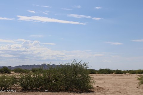 Buildable Lot in Growing Eloy