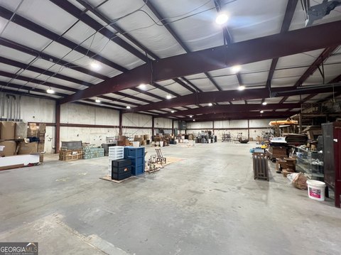 Commercial Space in High-Traffic Area