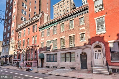 Renovated Duplex with Outdoor Space