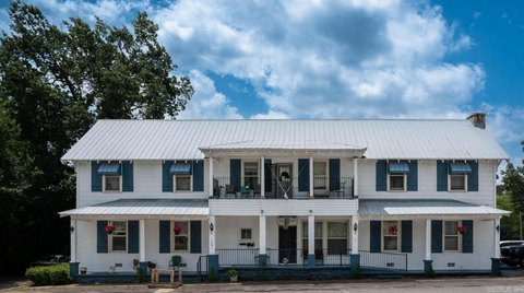 Renovated Historic Inn with Apartments