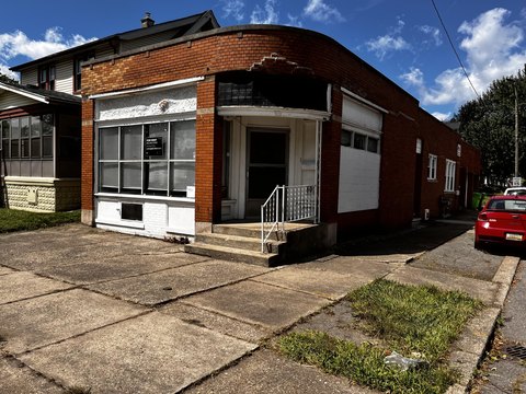 Retail Storefront in River Rouge