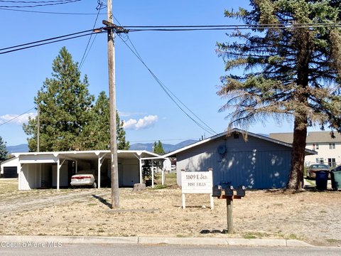 Post Falls Triplex with Vacant Lot
