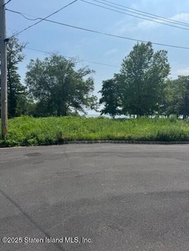 Land, Staten Island, NY