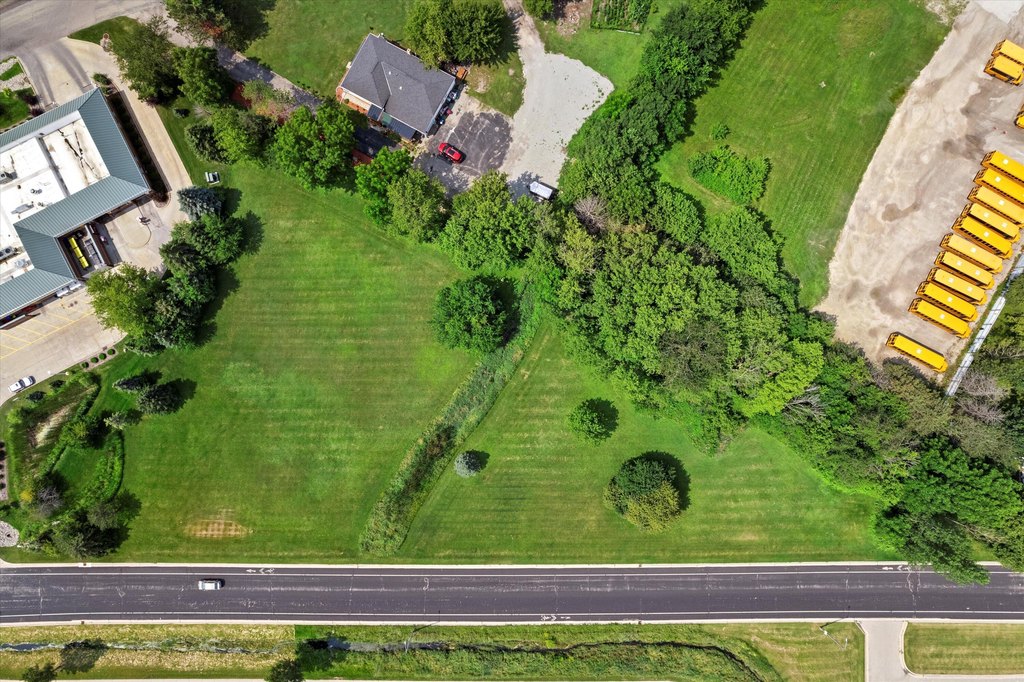 106 Carriage Hill Dr, Watertown, WI 53098