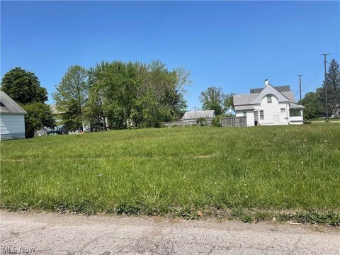 LAND - Ashtabula, OH