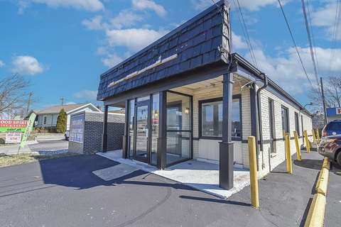 Retail Space in Latonia