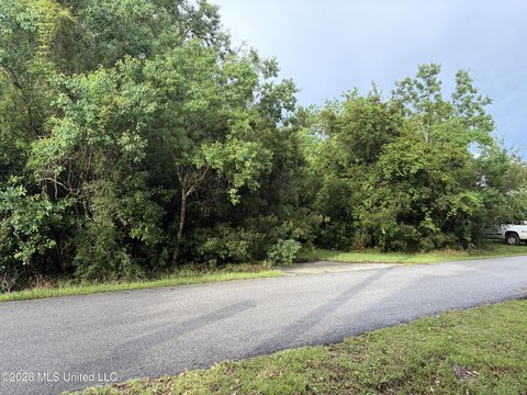 LAND - Waveland, MS