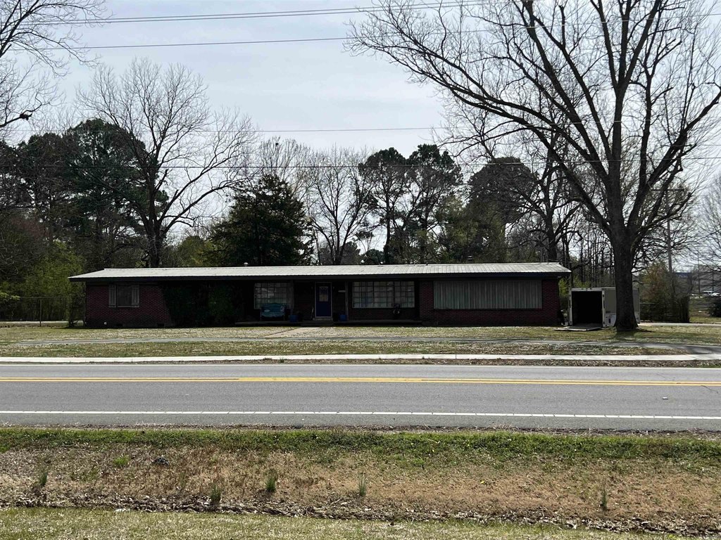 1905 Center St W, Beebe, AR 72012