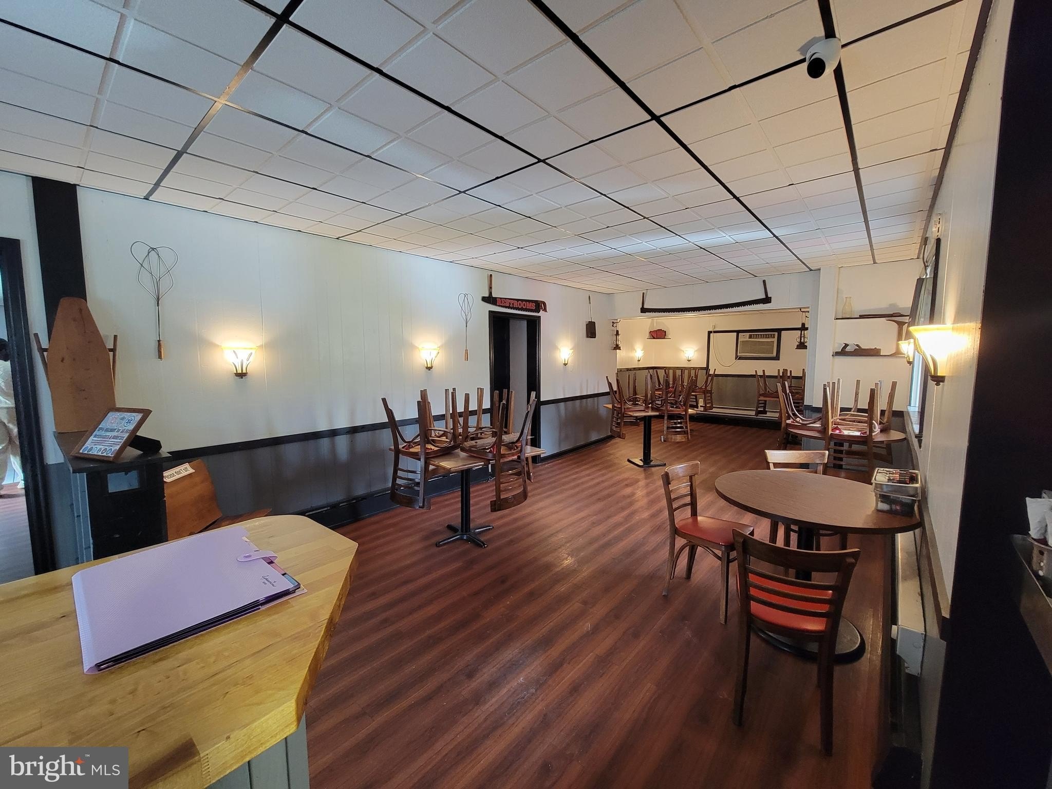 Turn-Key Restaurant/Bar For Lease