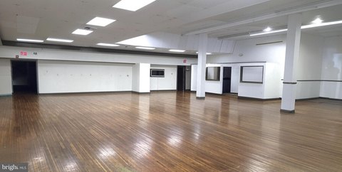 Retail Space in Spring City