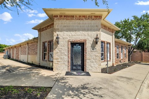 Freestanding Retail Salon Building